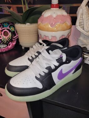 Nike Air Jordan 1 Retro Low OG Black Raspberry HF0410-001 GS